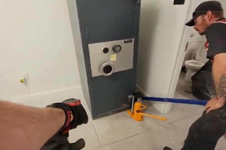 Walking a heavy safe out on the dolly